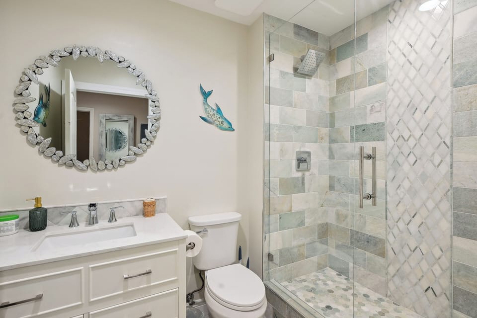 Full Bathroom | Towels Provided