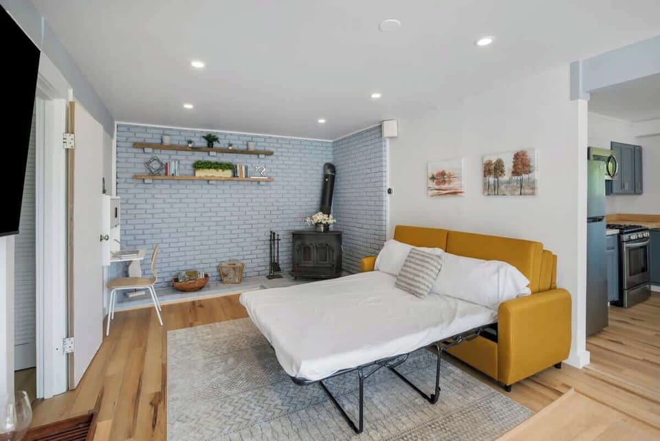 Queen sized pullout couch with a temper-pedic mattress for those with 2 or more guests!