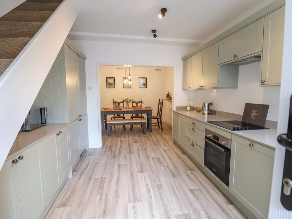 Cottage | Private kitchen | Fridge, dishwasher, electric kettle, toaster