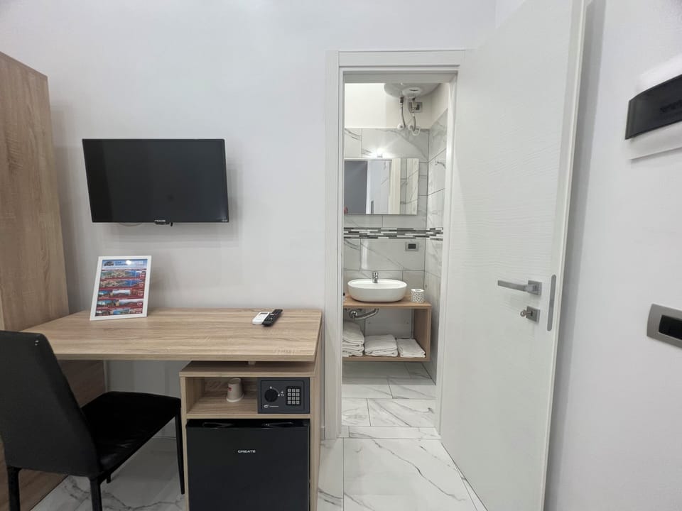 Deluxe Room | 1 bedroom, Egyptian cotton sheets, premium bedding, down comforters
