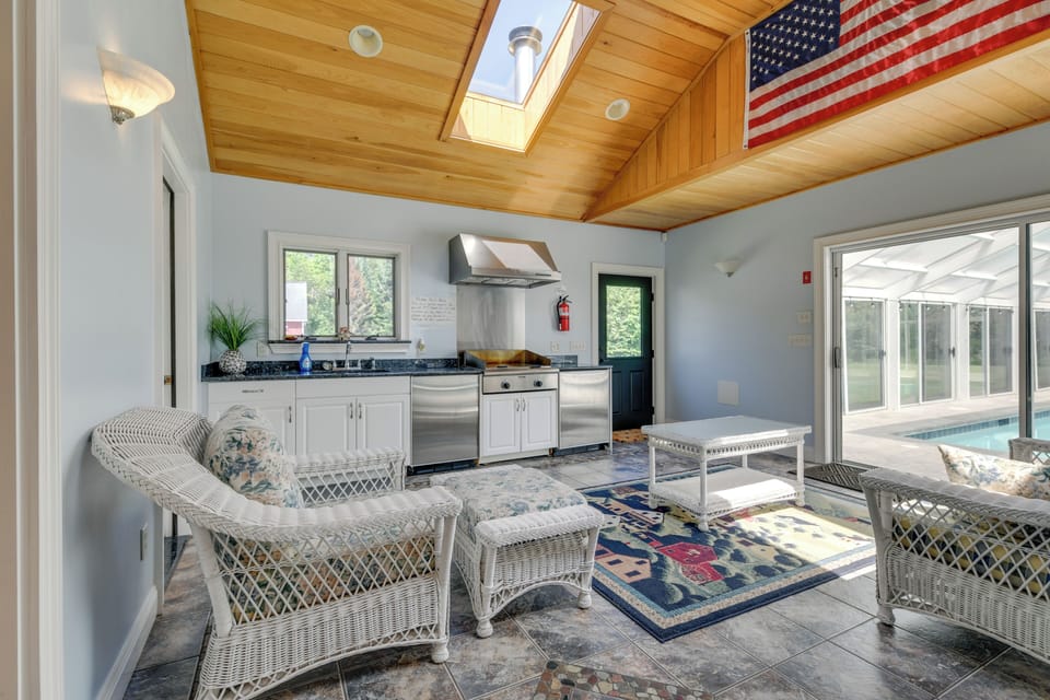 Sunroom | Kitchenette