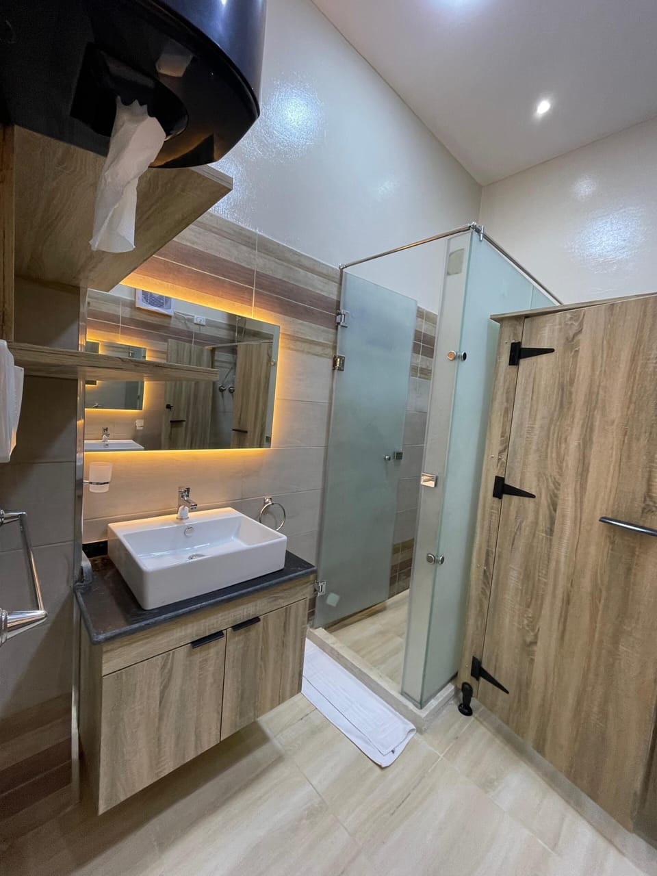 Bed in 4-Bed Female Dormitory Room | Bathroom | Separate tub and shower, hair dryer, towels, toilet paper