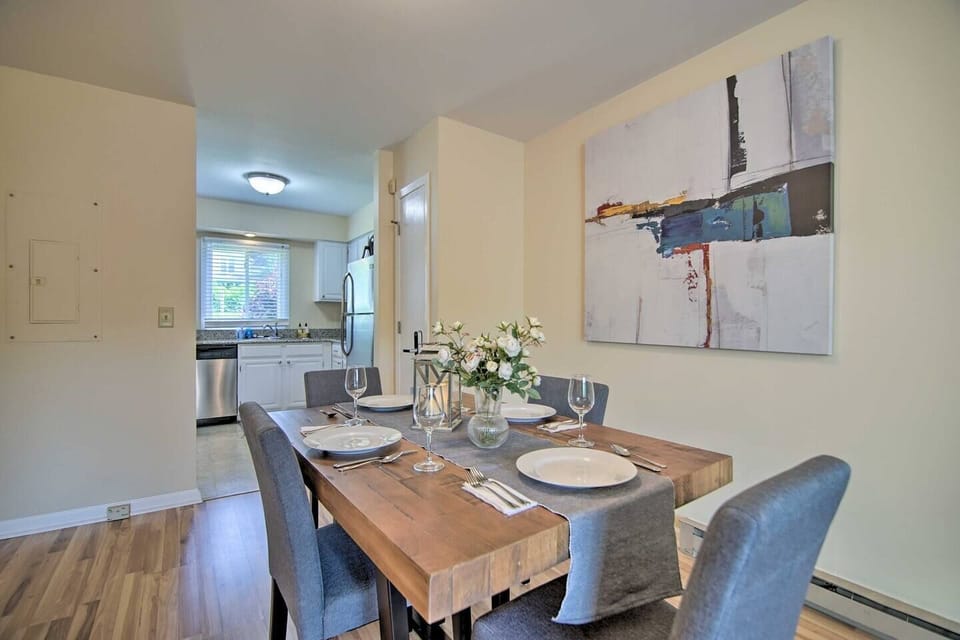 Dishes, utensils, glasses and wine glasses are provided for your dining experiences. Children’s plastic dishware and utensils as well as a high-chair are available. 