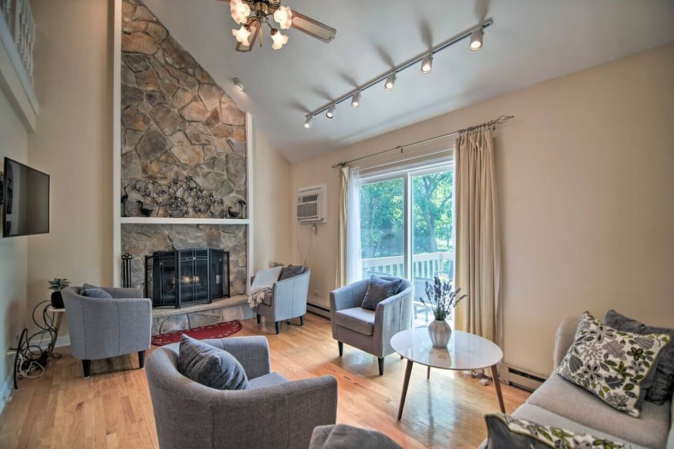 3Bd Side: Plenty of space is available in the 3Bd units living room to relax and watch the smart TV with family and friends, and enjoy the high-speed internet in front of the decorative fireplace.