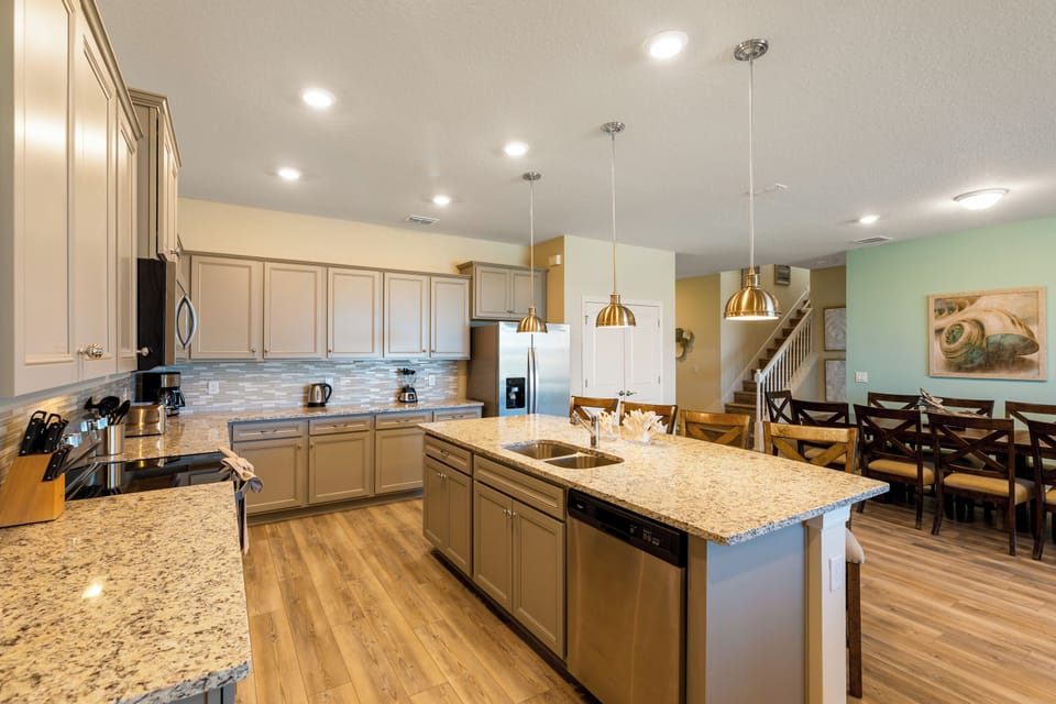 House | Private kitchen | Full-size fridge, microwave, oven, stovetop