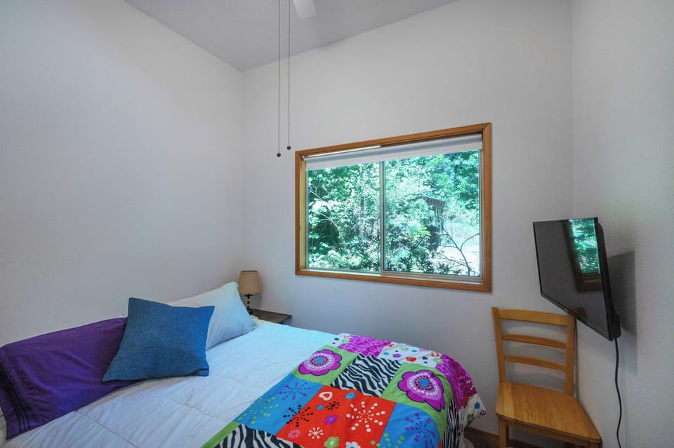 Guest bedroom
