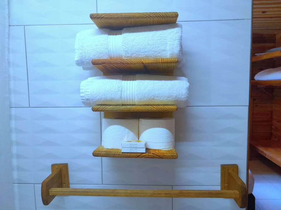 Basic Cottage, 1 King Bed, Garden View | Bathroom | Shower, towels, soap, toilet paper
