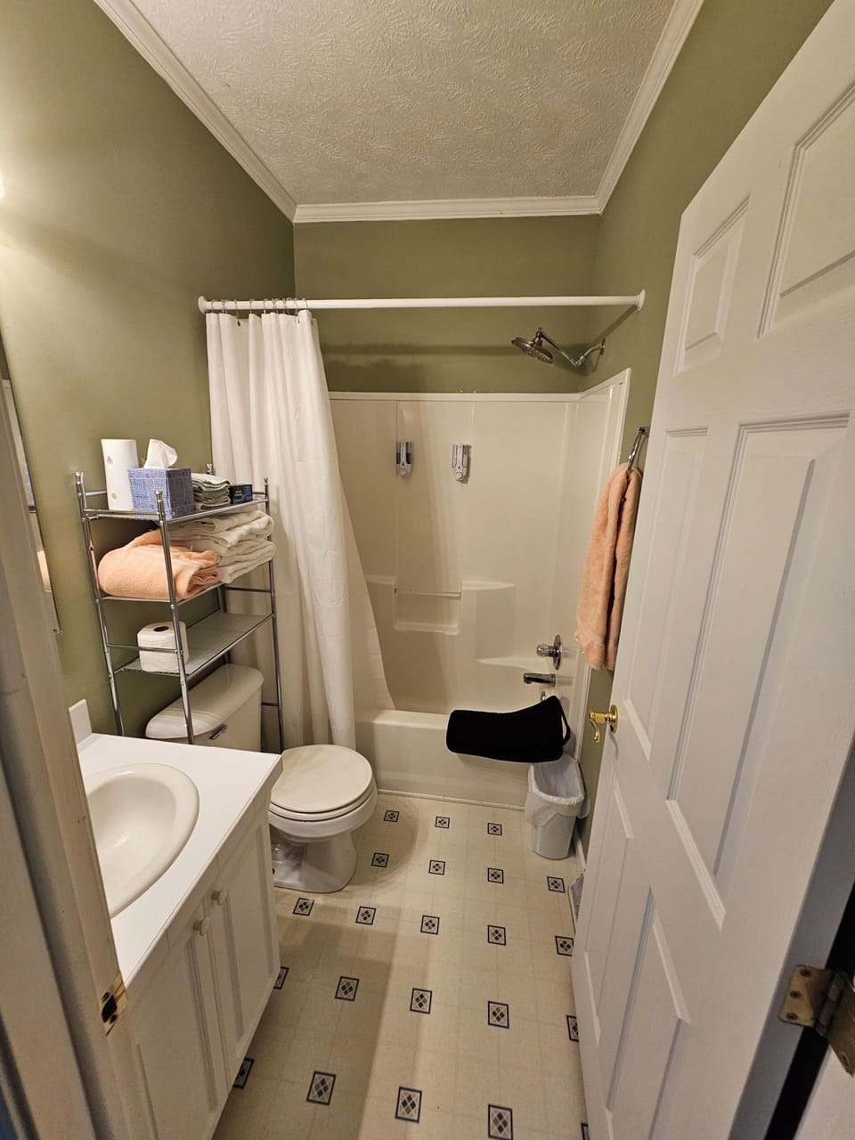 Apartment, 2 Bedrooms, Non Smoking, Vineyard View | Bathroom | Combined shower/tub, hair dryer, towels, soap