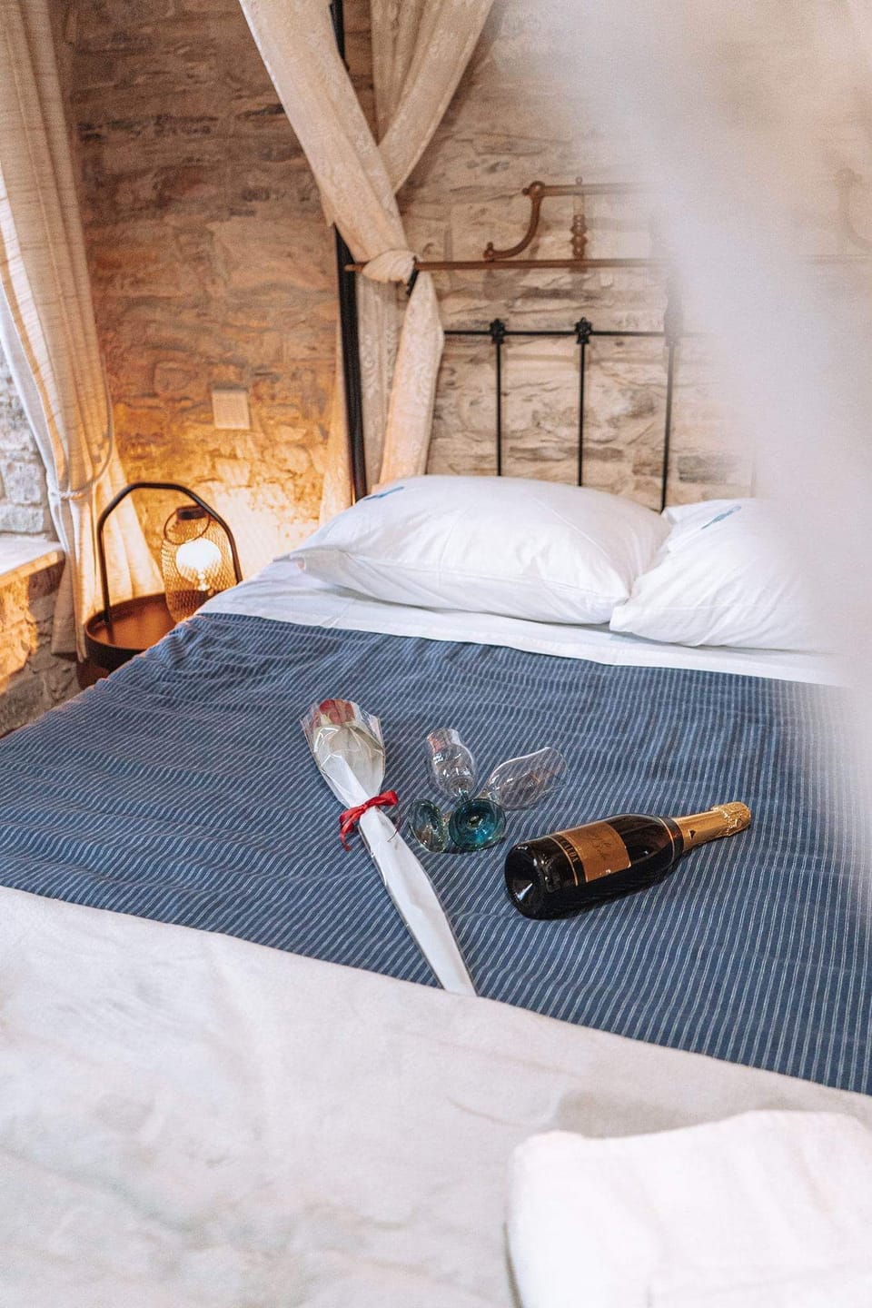 Premium Double Room | Desk, soundproofing, WiFi (free), individually decorated