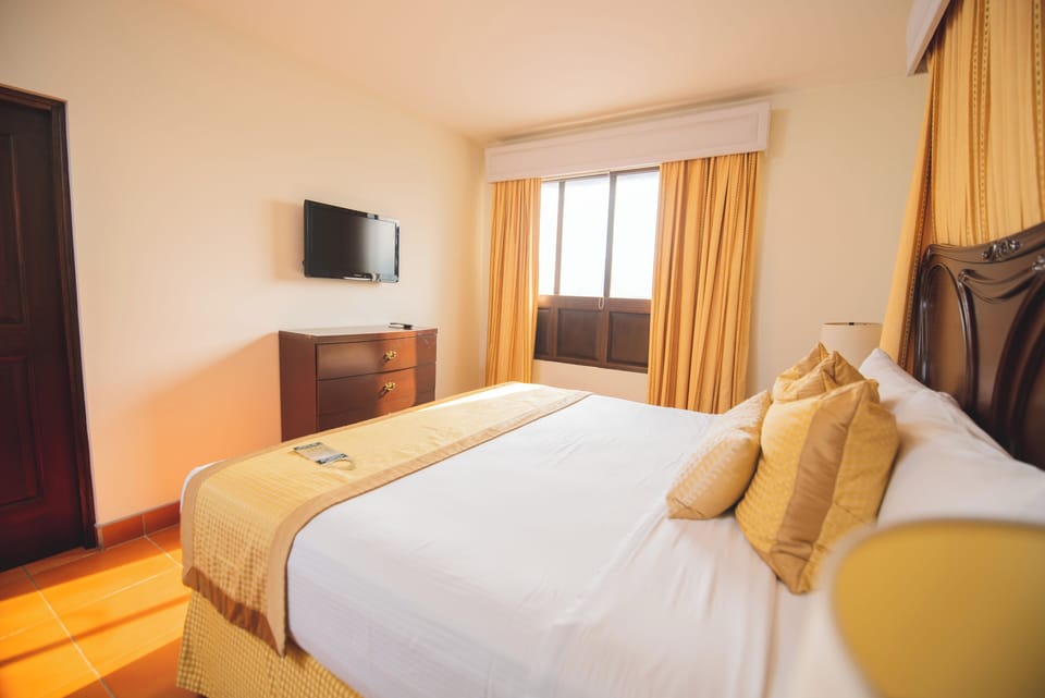 Executive Suite, 2 Bedrooms, Kitchenette | 1 bedroom, premium bedding, minibar, in-room safe