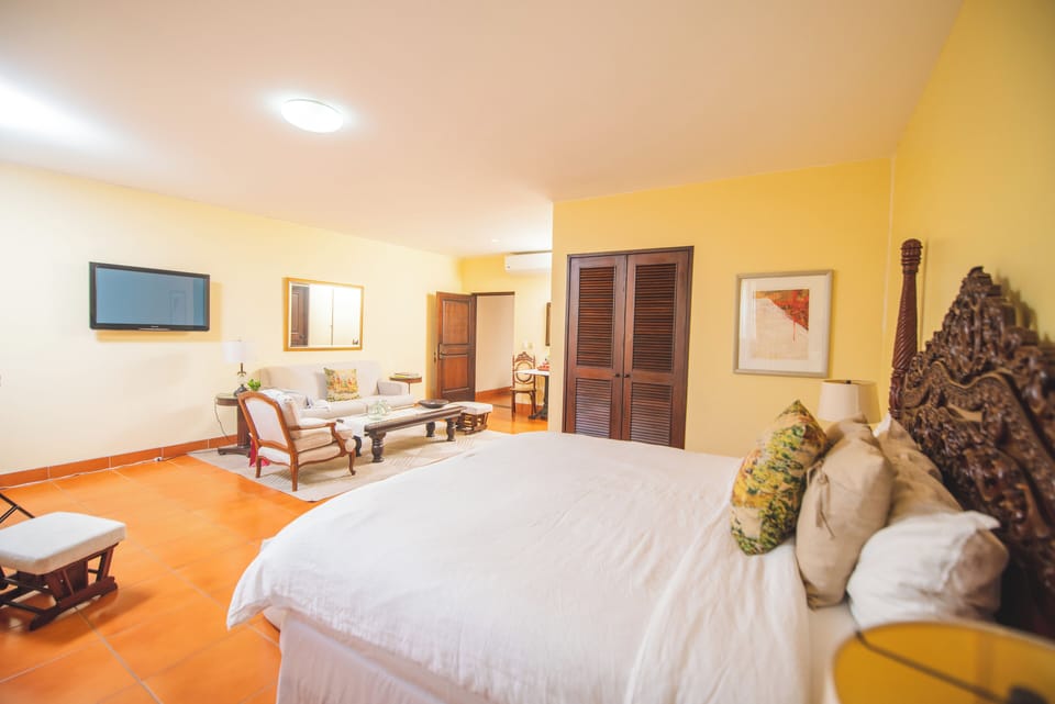 Junior Suite | 1 bedroom, premium bedding, minibar, in-room safe