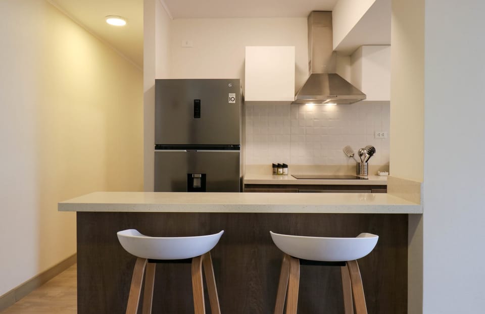 Apartment, 2 Bedrooms (703) | Private kitchen | Microwave, oven, toaster, blender