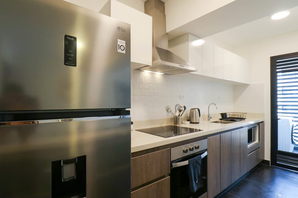 Apartment, 2 Bedrooms (703) | Private kitchen | Microwave, oven, toaster, blender