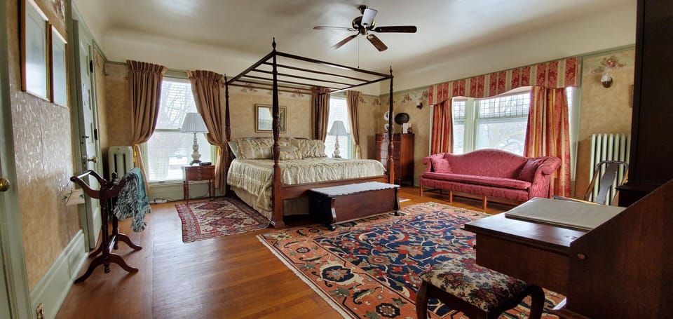 Elite Suite, 1 King Bed, Jetted Tub (The Ammi Wright) | Desk, soundproofing, iron/ironing board, free WiFi