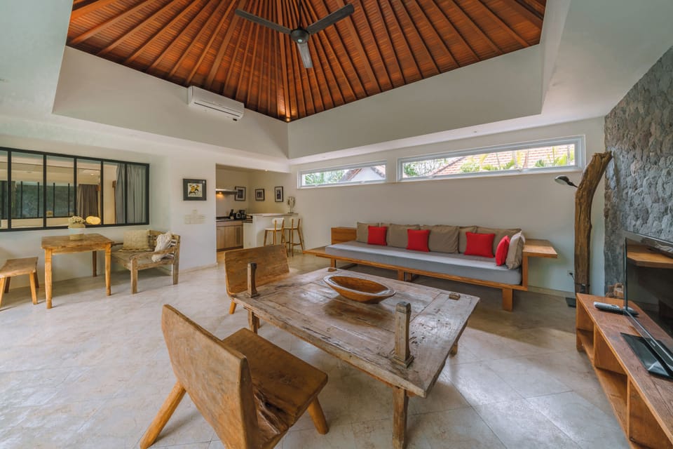 Luxury Villa | Living area | Flat-screen TV