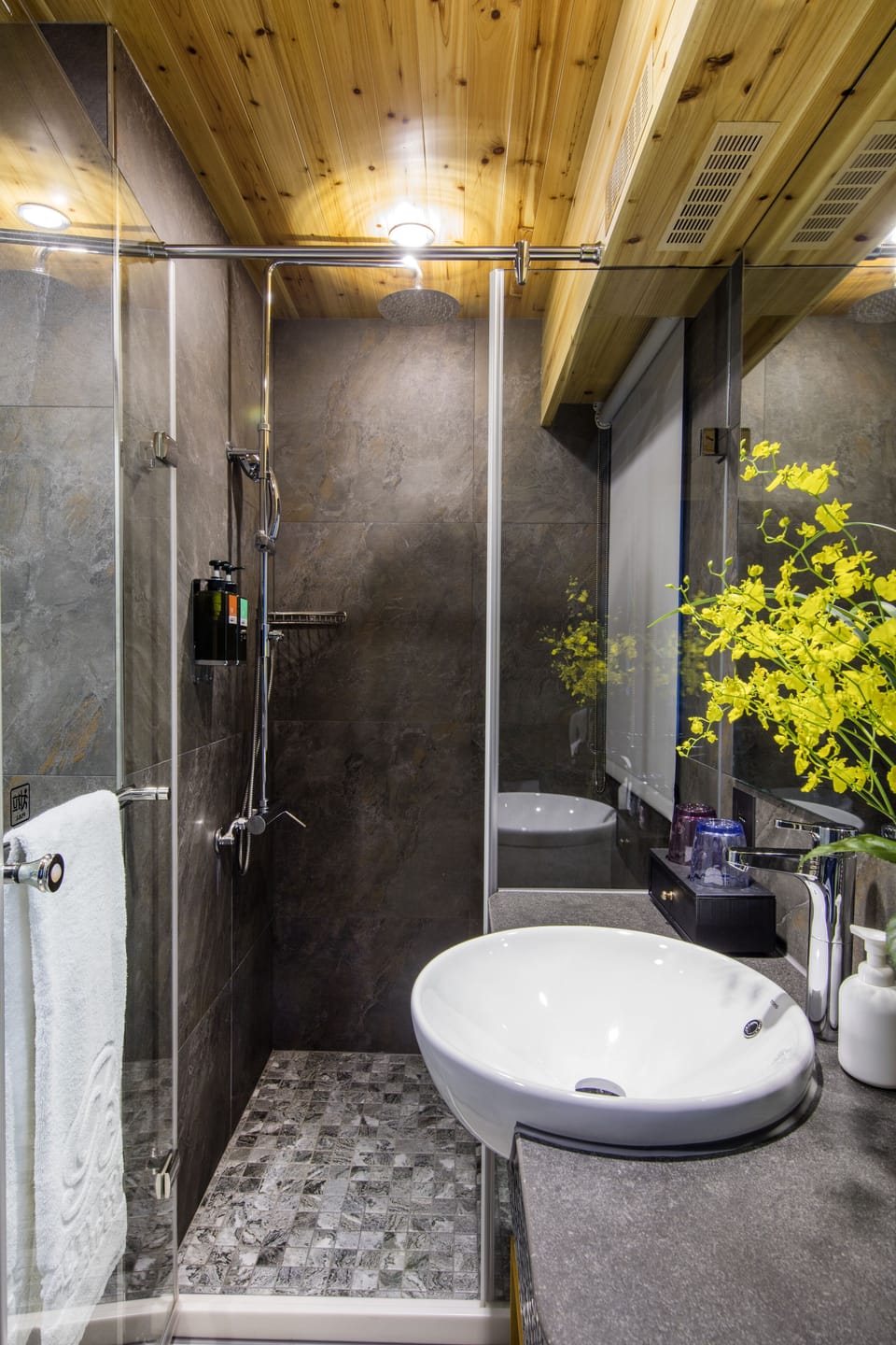Classic Double Room (Self Check-In) | Bathroom | Hair dryer, slippers, bidet, towels
