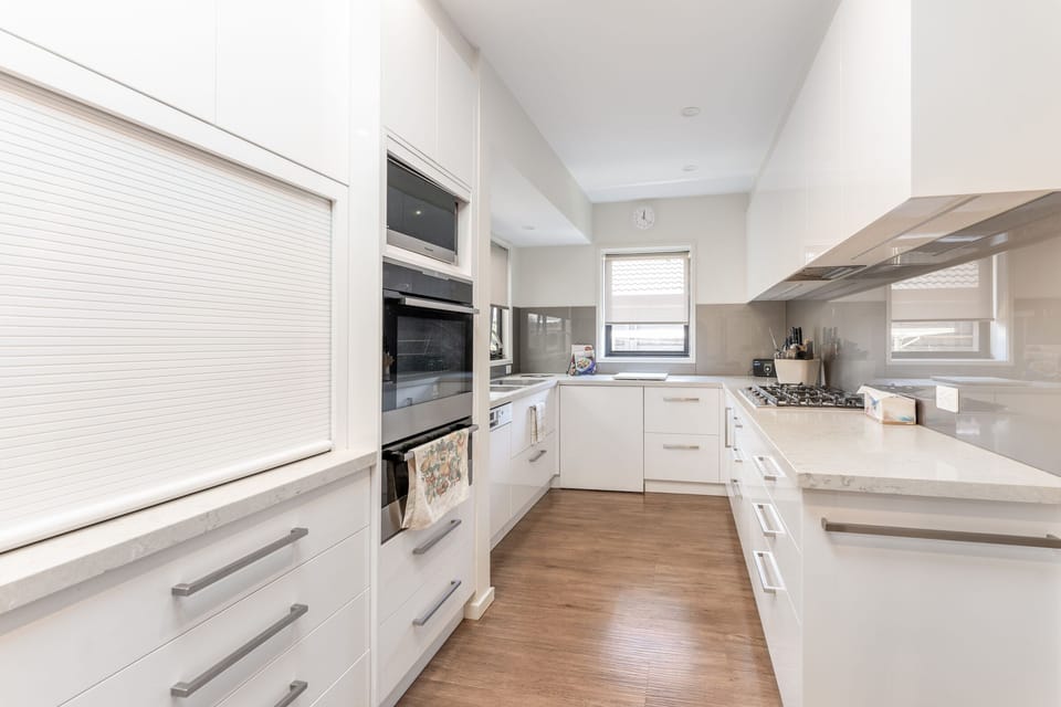 Renovated, fully equipped kitchen
