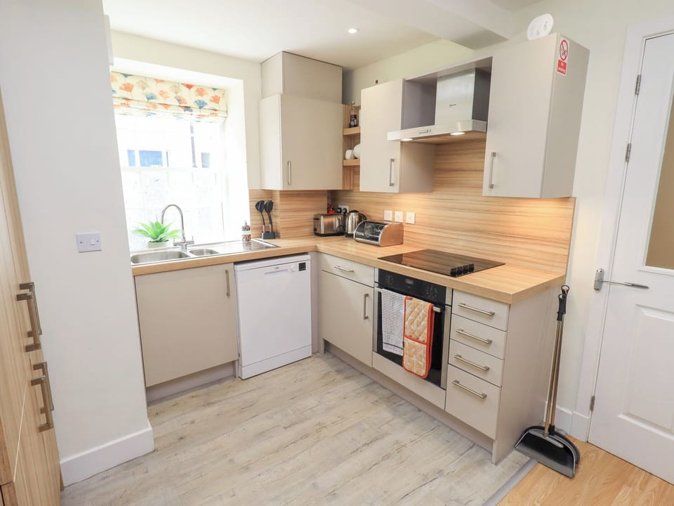 Cottage | Private kitchen | Fridge, dishwasher, electric kettle, toaster