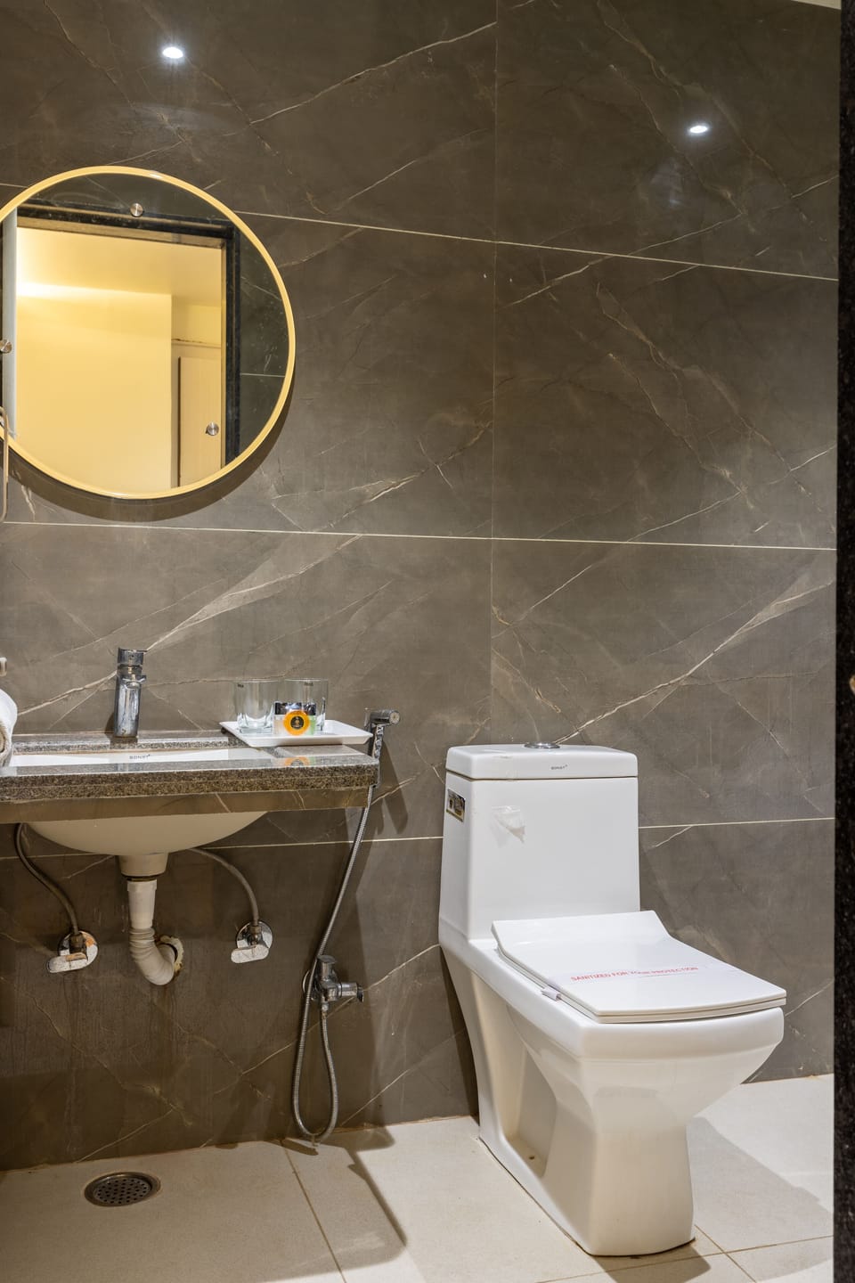 Premium Room | Bathroom | Free toiletries, slippers