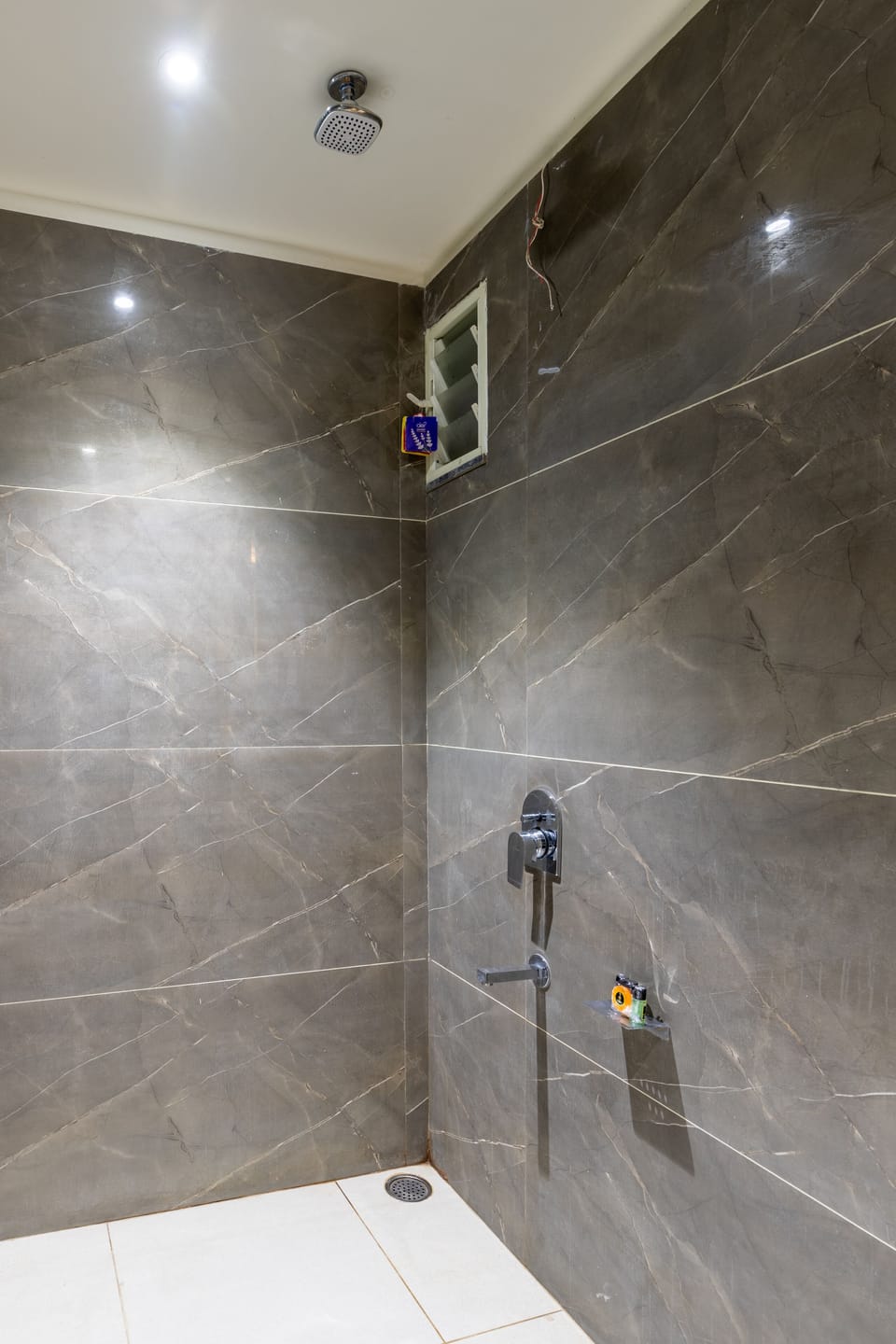 Premium Room | Bathroom | Free toiletries, slippers