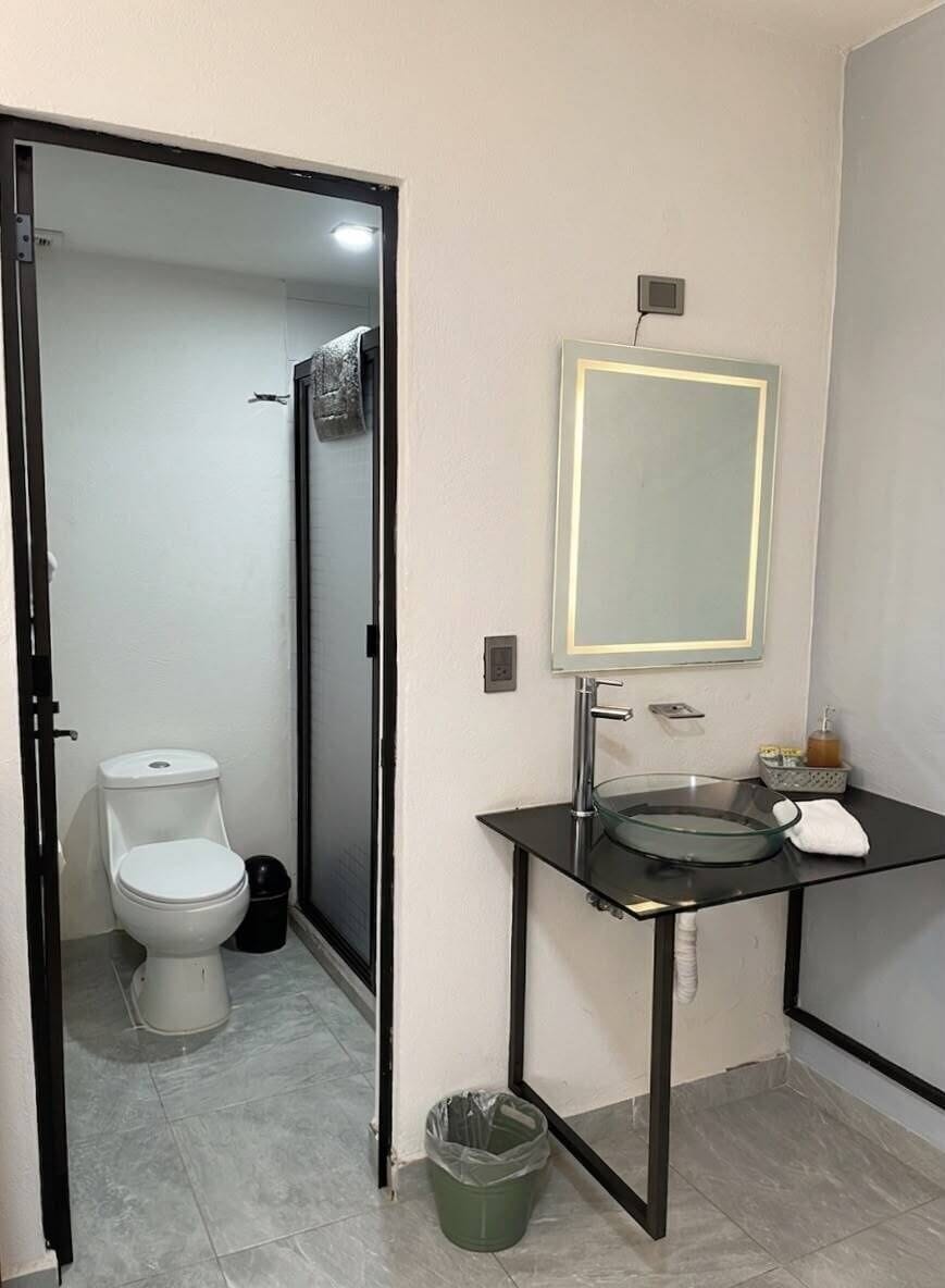 Standard Twin Room | Bathroom | Shower, rainfall showerhead, towels, soap