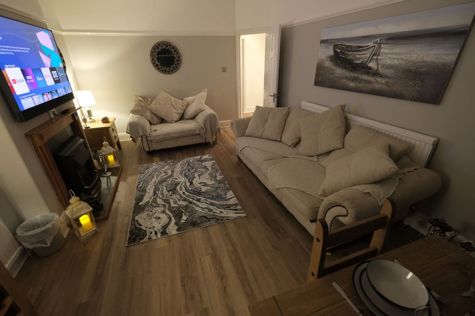 Apartment | Living area | Fireplace