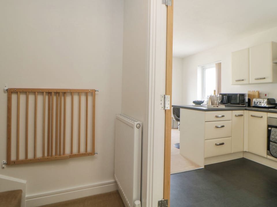 Cottage | Private kitchen | Fridge, dishwasher, cookware/dishes/utensils