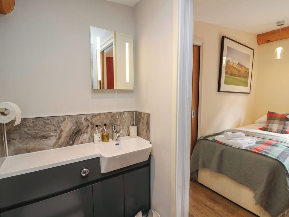 2 bedrooms, individually decorated, individually furnished, free WiFi