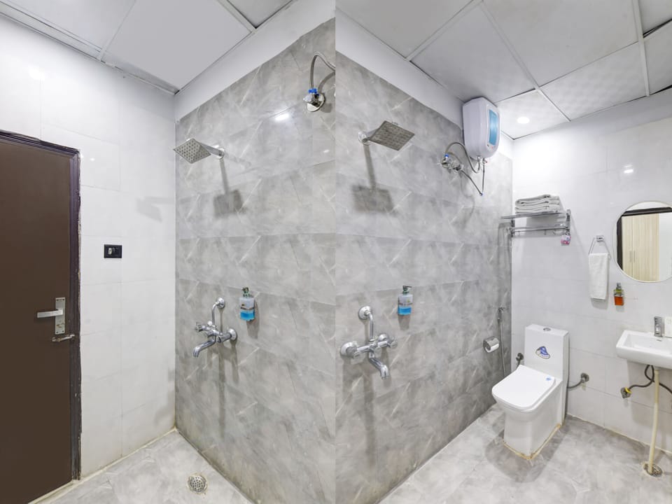 Shower, free toiletries, soap