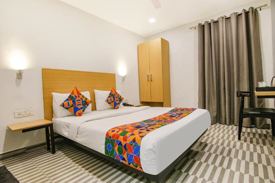 Deluxe Room | Premium bedding, down comforters, desk, free WiFi