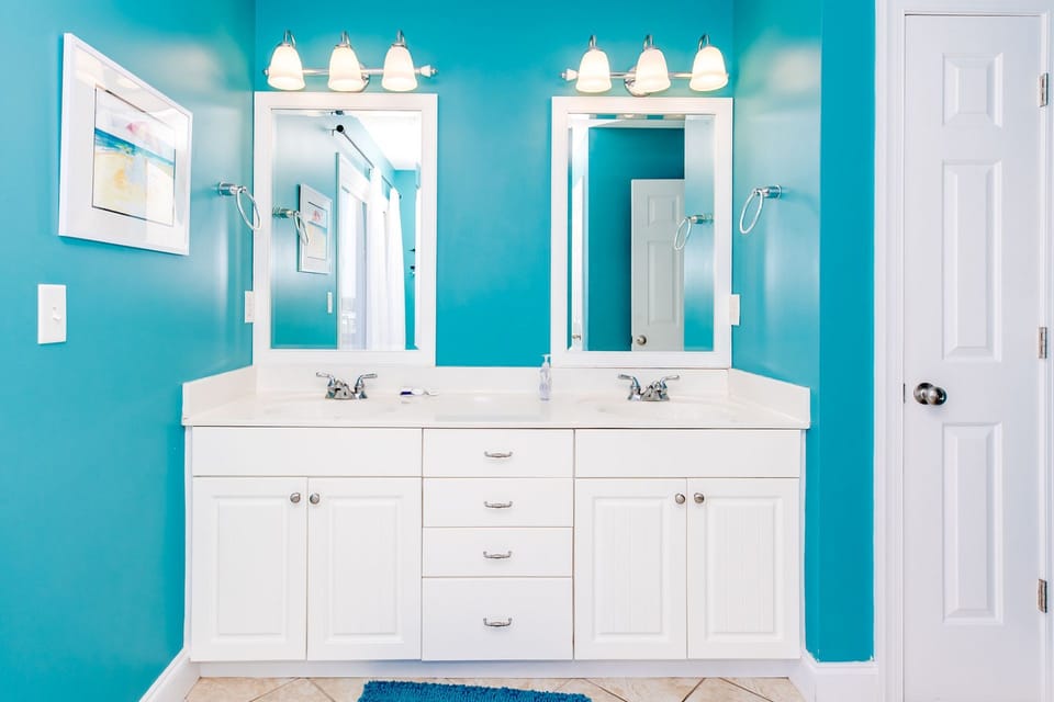 Top Floor Bathroom with Shower