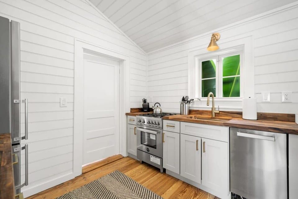 Upgraded Kitchen with Stainless Steel Appliances