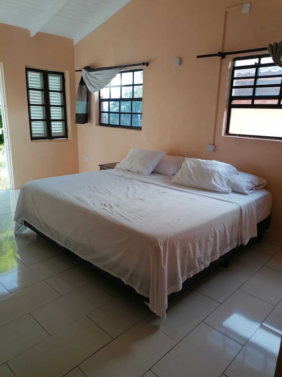 Family Cottage | 2 bedrooms, iron/ironing board, free WiFi