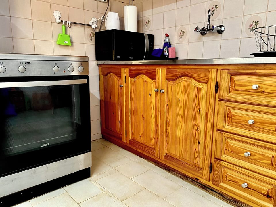 Apartment | Private kitchen | Full-size fridge, microwave, oven, electric kettle