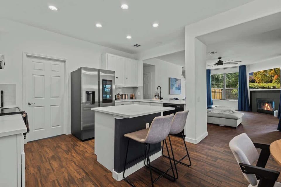 Fully stocked kitchen!