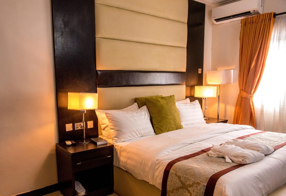 Standard Studio | In-room safe, individually decorated, individually furnished, desk