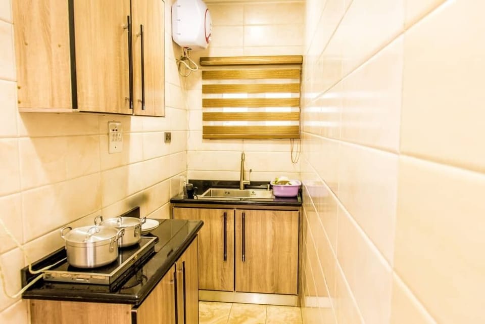 Family Suite | Private kitchen | Mini-fridge, microwave, coffee/tea maker, electric kettle
