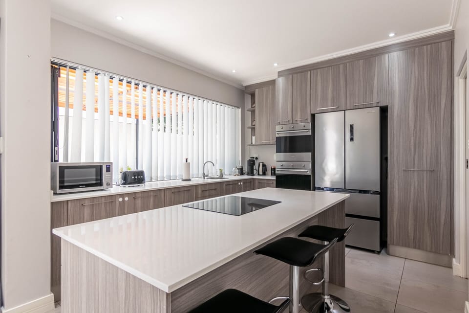 Executive Duplex | Private kitchenette | Full-size fridge, microwave, oven, stovetop