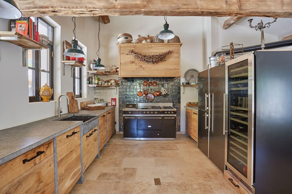 Villa to rent with views of the Luberon and heated swimming pool