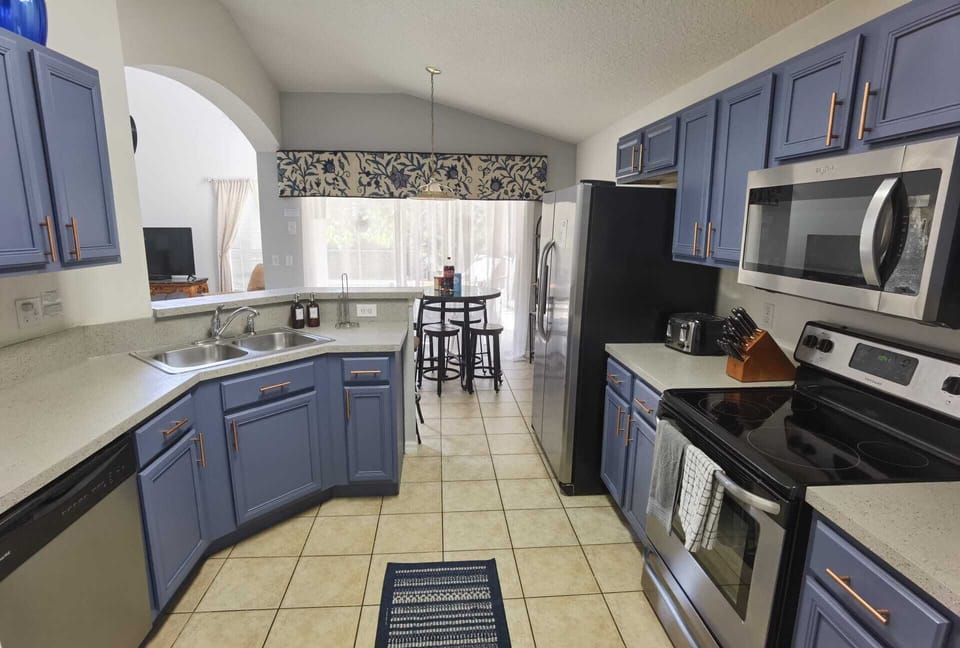 House | Private kitchen | Full-size fridge, microwave, oven, stovetop