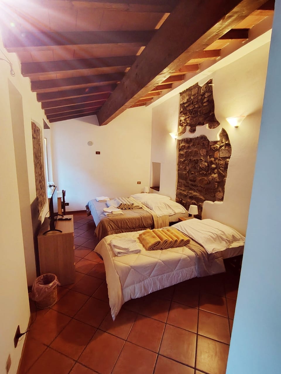 Triple Room | Desk, laptop workspace, free WiFi