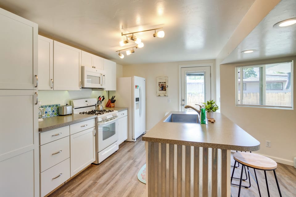 Kitchen | Coffee Maker | Cooking Basics | Toaster