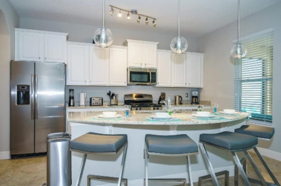 House | Private kitchen | Full-size fridge, microwave, oven, stovetop