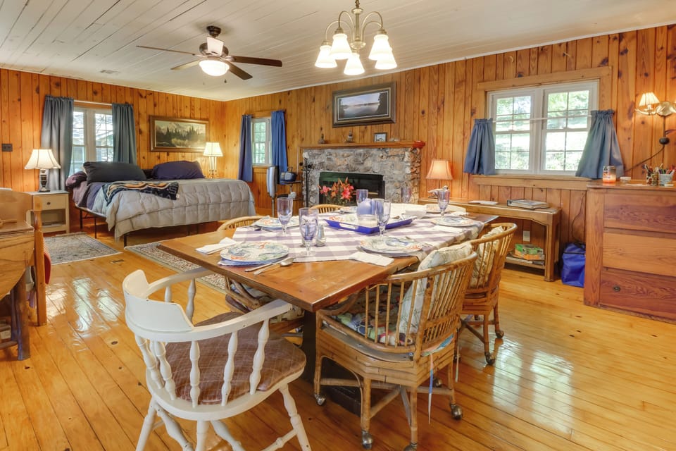 Dining Area | Dishware/Flatware