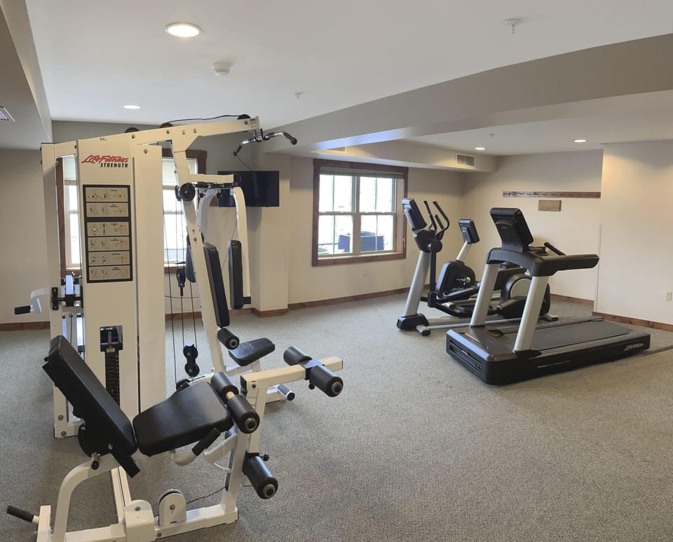 The Highland House Health Club is located on the second floor.