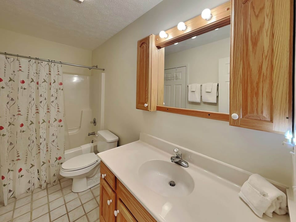 Butterfly Retreat by Taylor Made Deep Creek Cottage in Deep Creek Lake