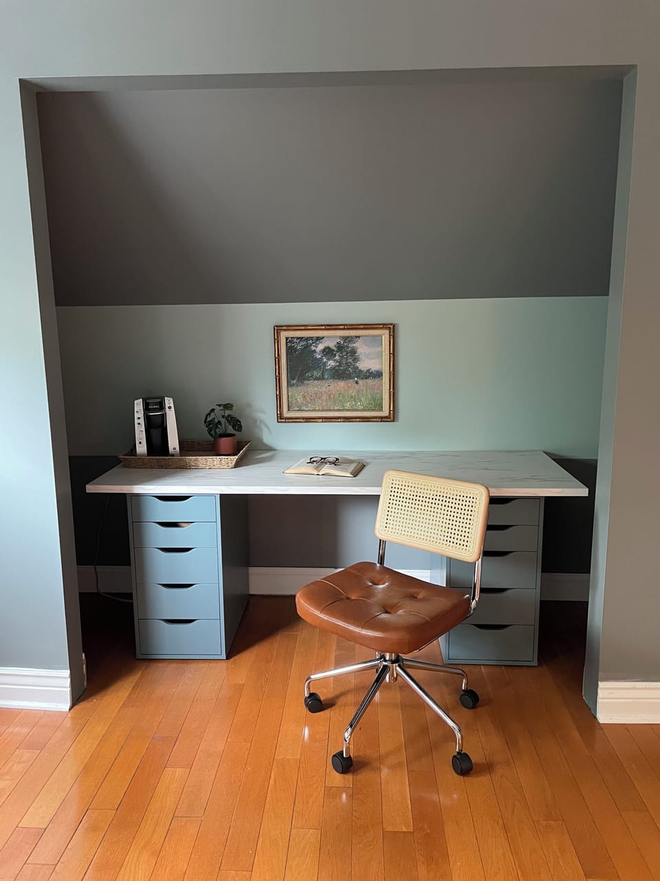 Need to get a little work done? Private desk space in the Gardenview Loft.