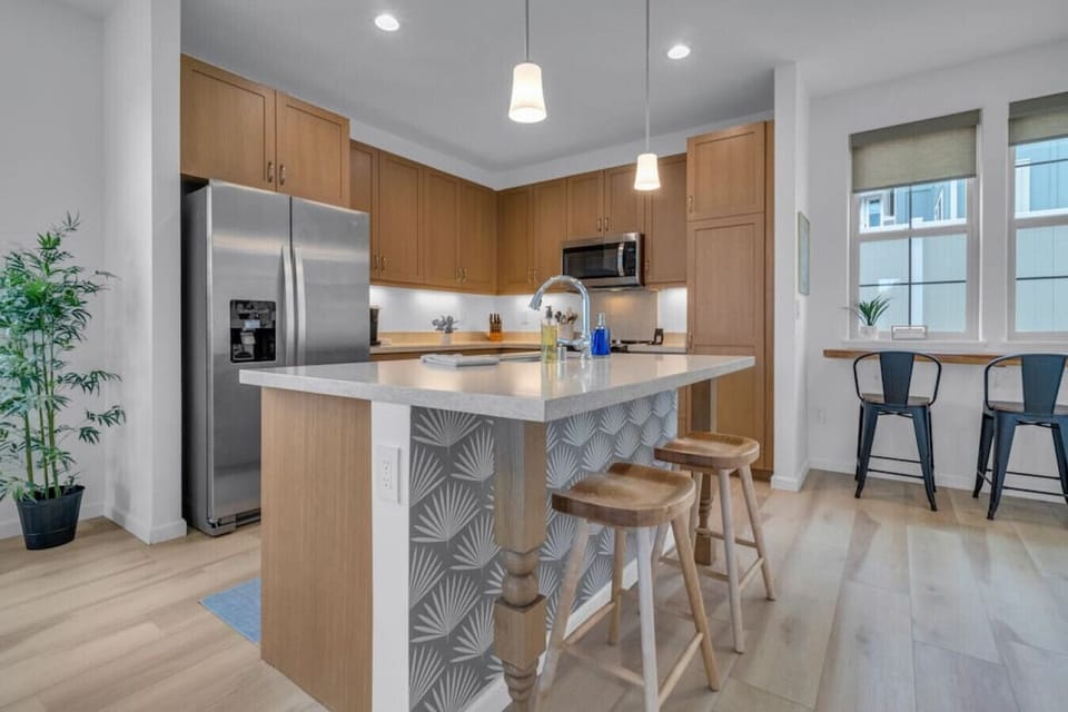 fully stocked kitchen