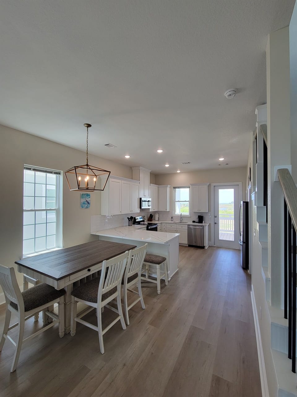 Dining w/seating for 10