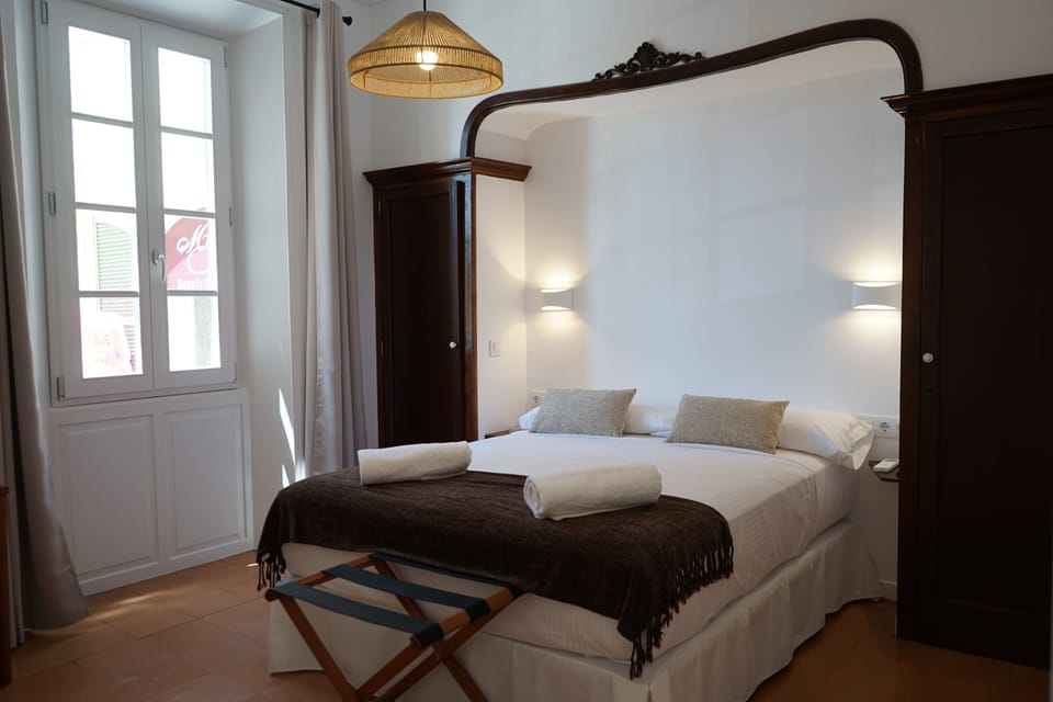 Superior Room, 1 Queen Bed, City View | Soundproofing, WiFi (free), bed sheets
